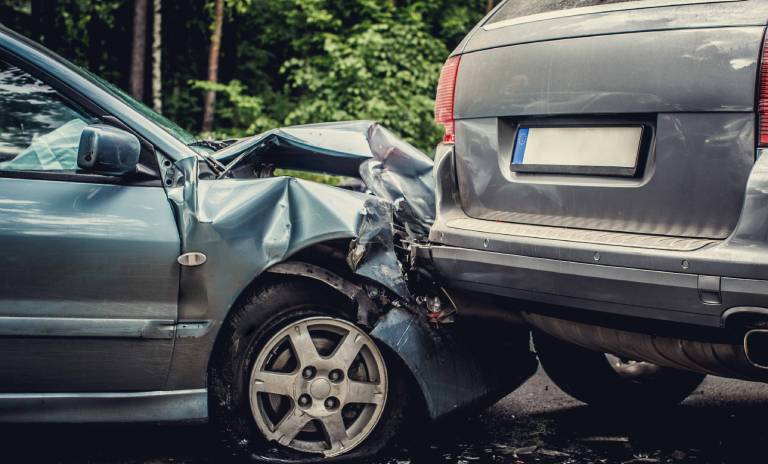 Siniestro vial entre dos carros