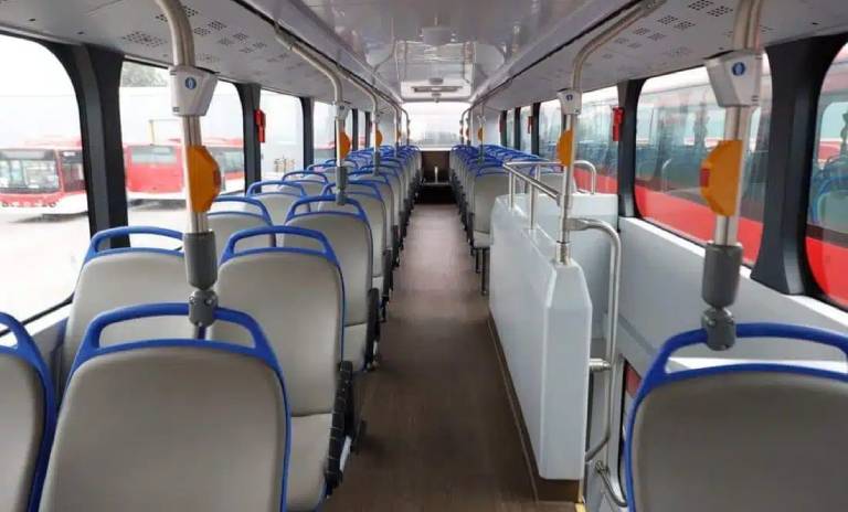 Interior del segundo piso de los nuevos buses eléctricos