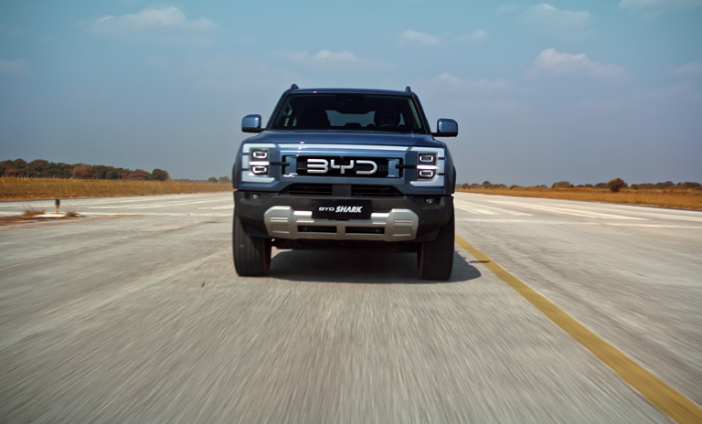 Carro eléctrico BYD Shark de paseo por el eje cafetero